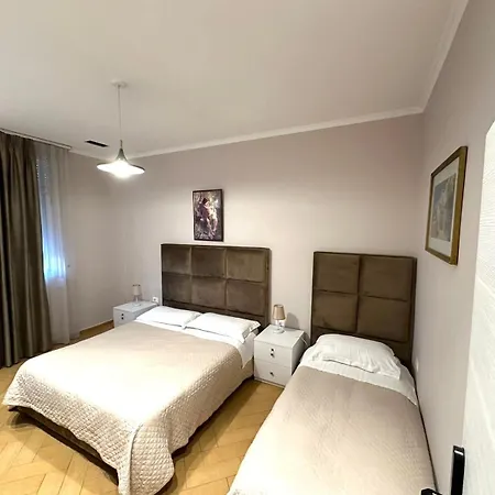 Nobel Center Szálloda 3*