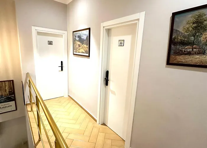 酒店 Nobel Center 3*